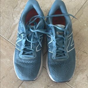 New Balance Blue Athletic Shoes with Cushioned Sole fresh and foam 880